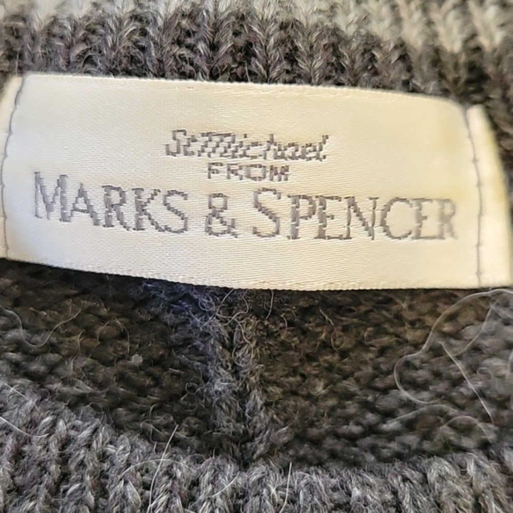 sweater - Picture 6 of 6